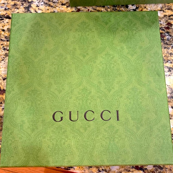 Gucci silk scarf - Picture 1 of 3